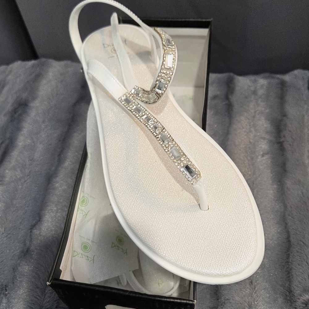 Dizzy White Sandals Minimalist Summer Style